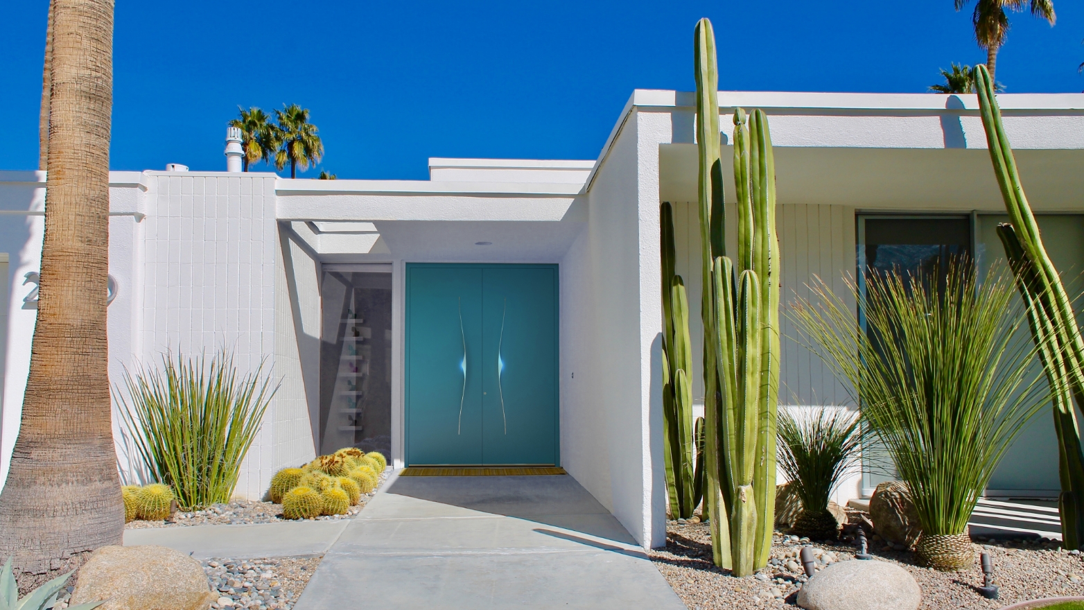 Special turquoise colour for unique doors